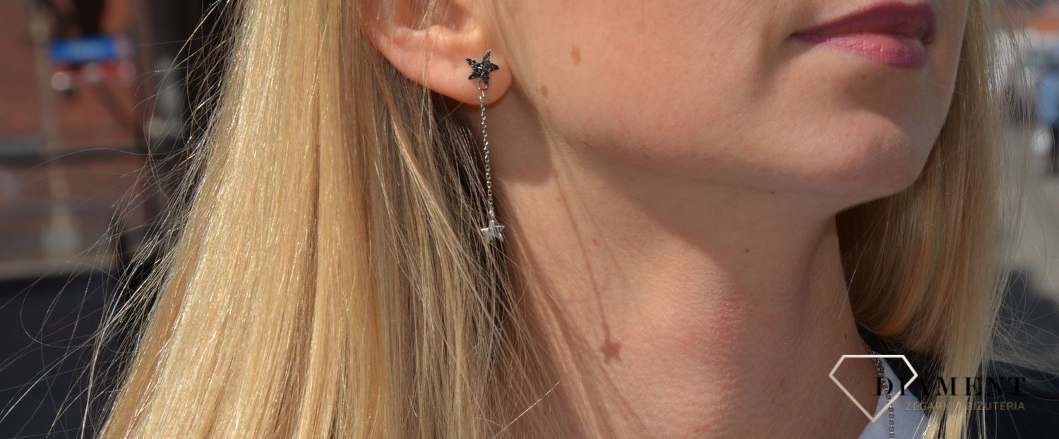 Srebrne kolczyki gwiazdki na łańcuszku Dall'Acqua K BY 90 060 . Kolczyki srebrne w Sklepie z Biżuterią zegarki-diament.pl.Piękna i Elegancka. Kolczyki dla Kobiet.Prawdziwe Srebro.1.jpg